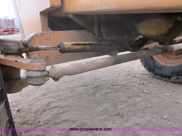 image for item E5273 1984 Case 586D forklift