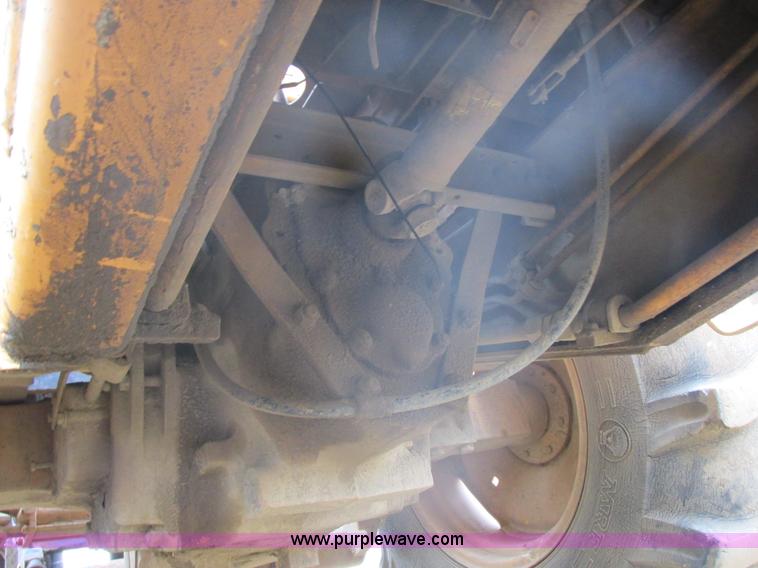 image for item E5273 1984 Case 586D forklift