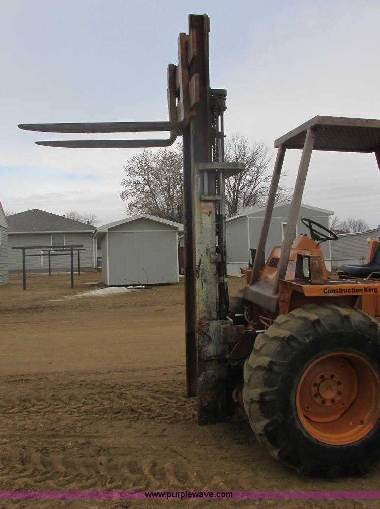 image for item E5273 1984 Case 586D forklift