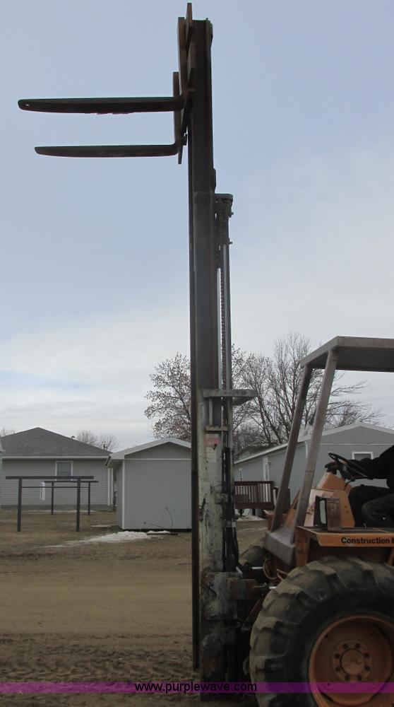 image for item E5273 1984 Case 586D forklift