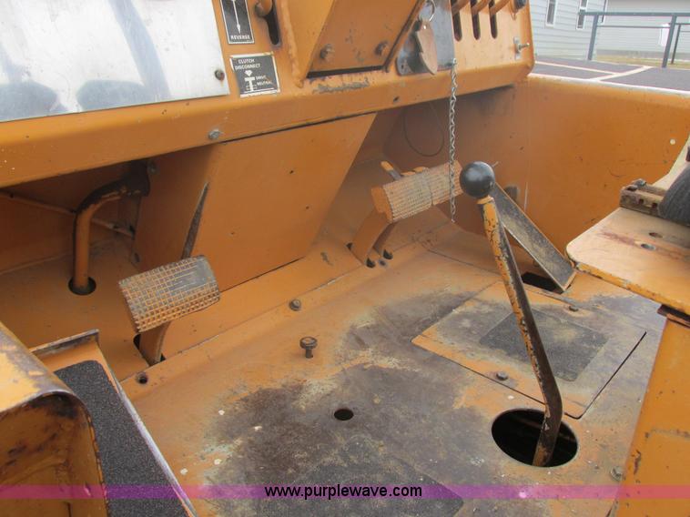 image for item E5273 1984 Case 586D forklift