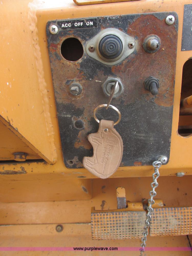 image for item E5273 1984 Case 586D forklift