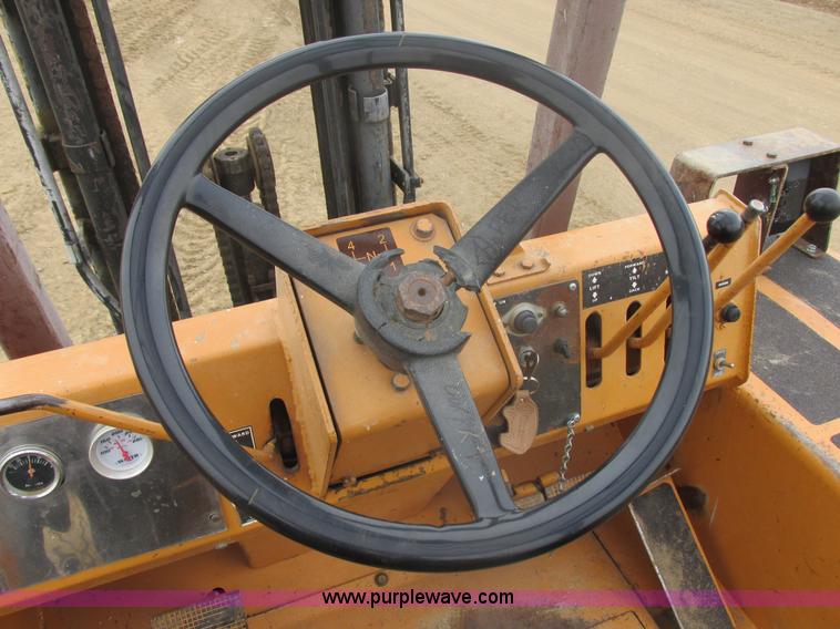 image for item E5273 1984 Case 586D forklift