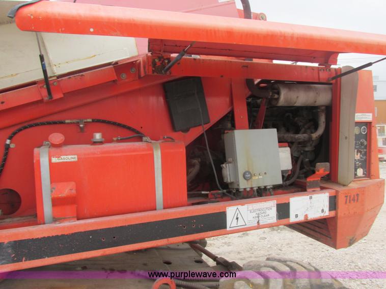 image for item E7338 2001 Snorkel TB60 boom lift