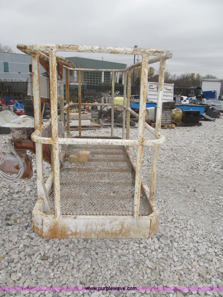 image for item E7338 2001 Snorkel TB60 boom lift