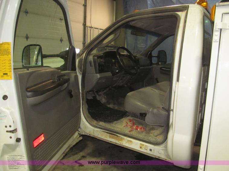 image for item F7226 2006 Ford F550 Super Duty XL service truck