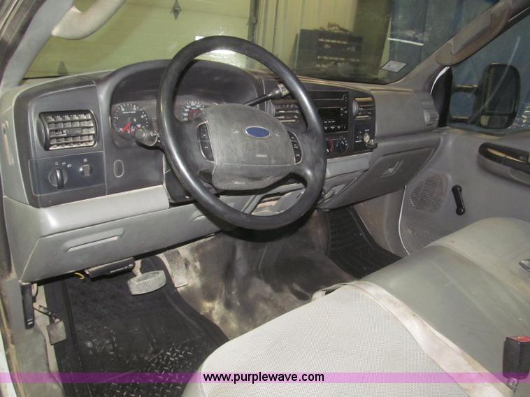 image for item F7226 2006 Ford F550 Super Duty XL service truck