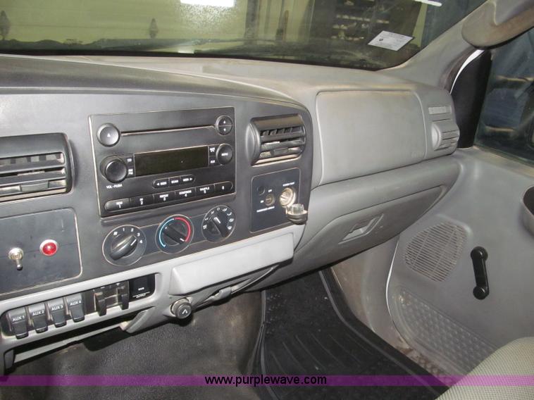 image for item F7226 2006 Ford F550 Super Duty XL service truck