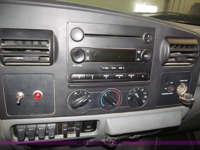 image for item F7226 2006 Ford F550 Super Duty XL service truck