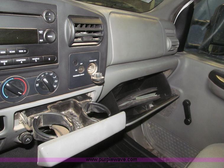 image for item F7226 2006 Ford F550 Super Duty XL service truck
