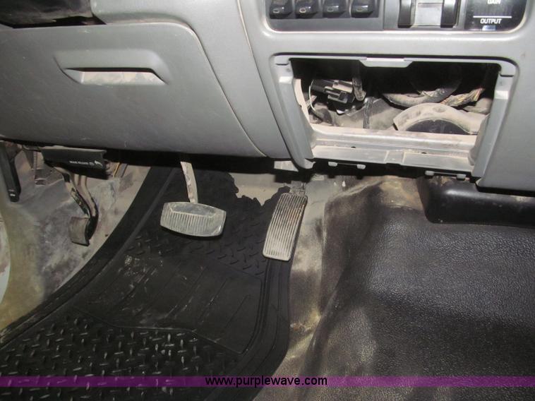 image for item F7226 2006 Ford F550 Super Duty XL service truck