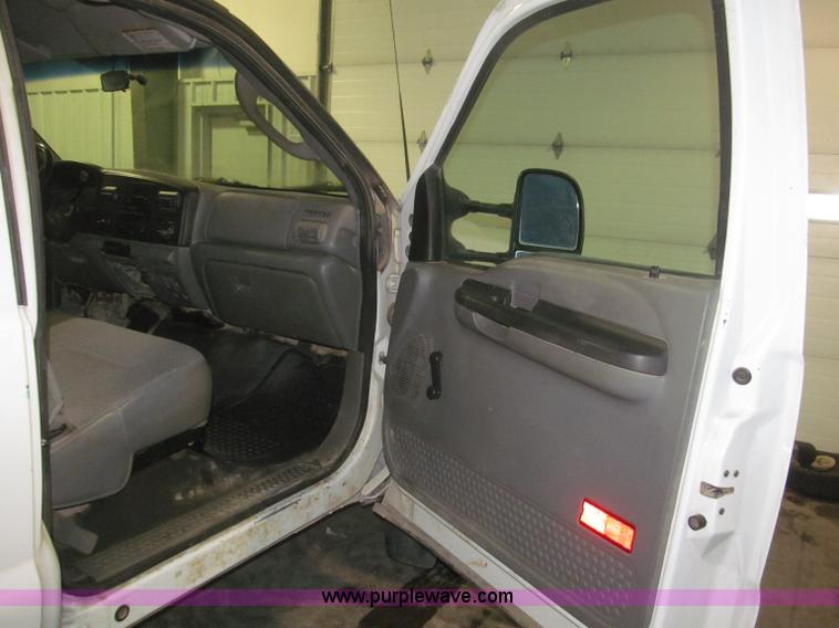 image for item F7226 2006 Ford F550 Super Duty XL service truck