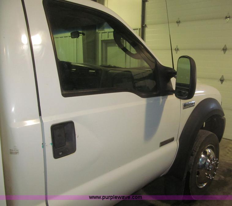 image for item F7226 2006 Ford F550 Super Duty XL service truck