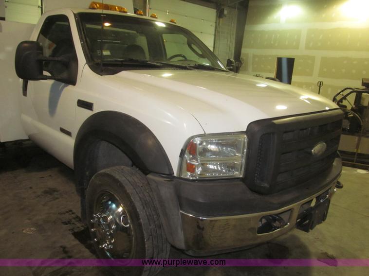 image for item F7226 2006 Ford F550 Super Duty XL service truck