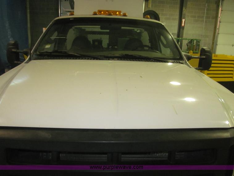 image for item F7226 2006 Ford F550 Super Duty XL service truck