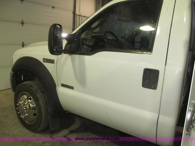 image for item F7226 2006 Ford F550 Super Duty XL service truck