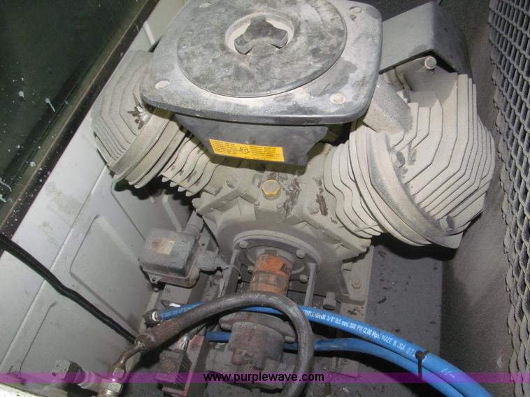 image for item F7226 2006 Ford F550 Super Duty XL service truck