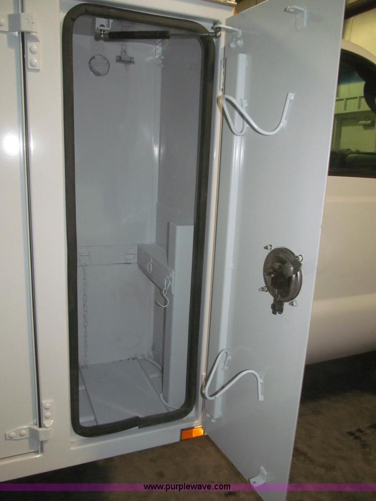 image for item F7226 2006 Ford F550 Super Duty XL service truck