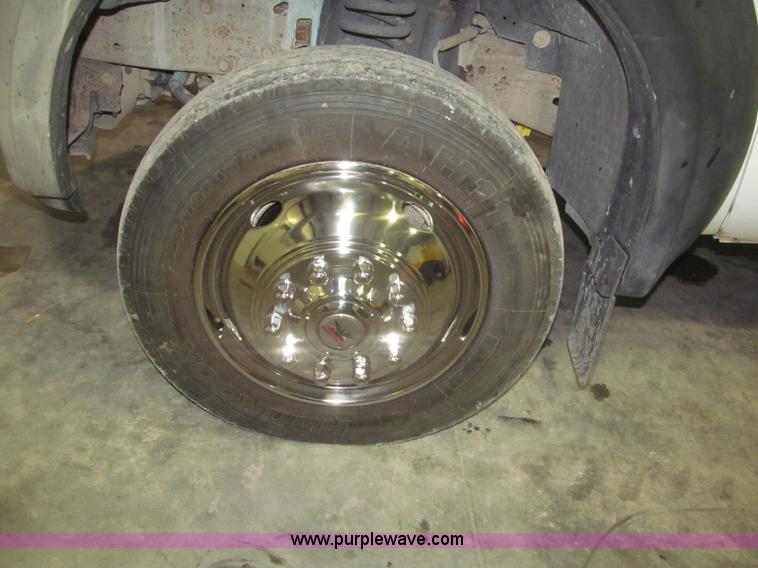 image for item F7226 2006 Ford F550 Super Duty XL service truck