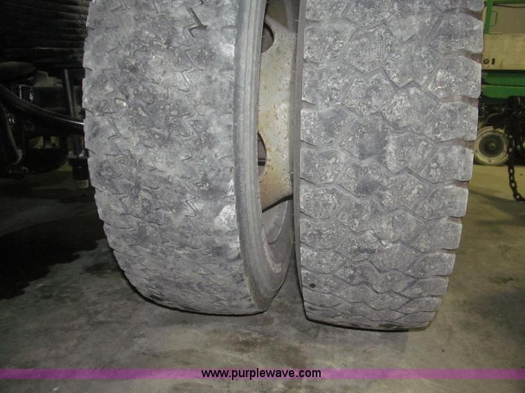 image for item F7226 2006 Ford F550 Super Duty XL service truck