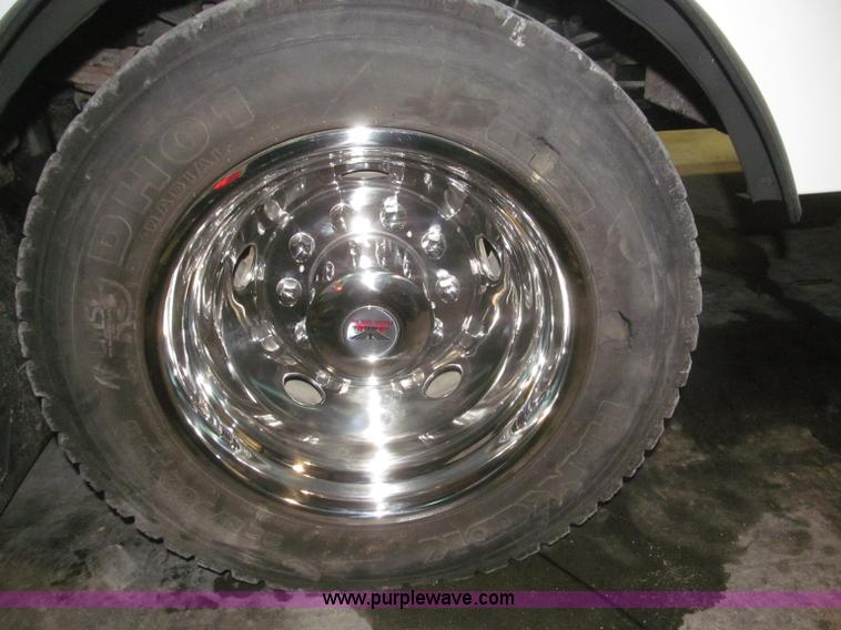 image for item F7226 2006 Ford F550 Super Duty XL service truck