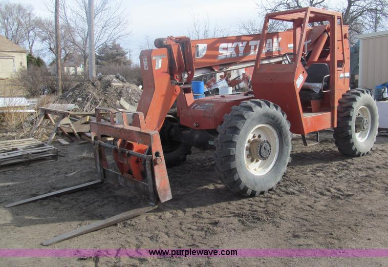 image for item G9583 1990 SkyTrac 6036 telehandler