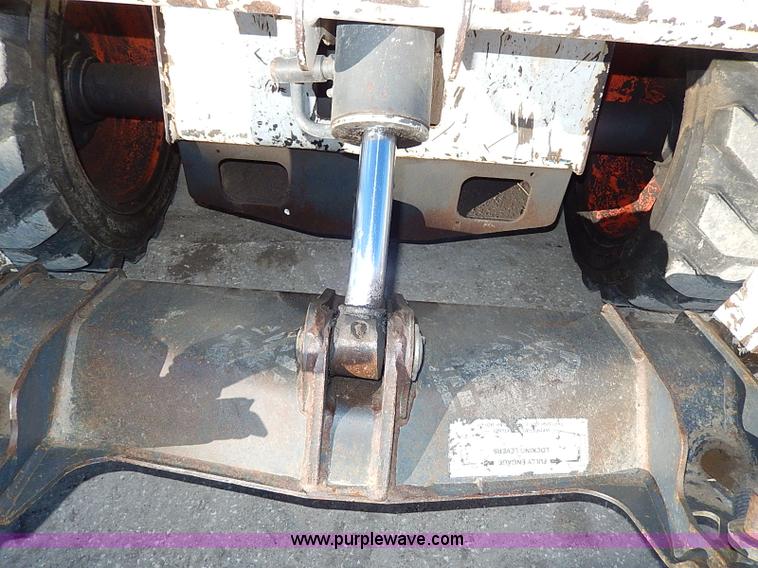 image for item H1251 2005 Bobcat S130 skid steer