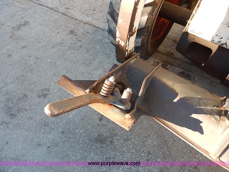 image for item H1251 2005 Bobcat S130 skid steer