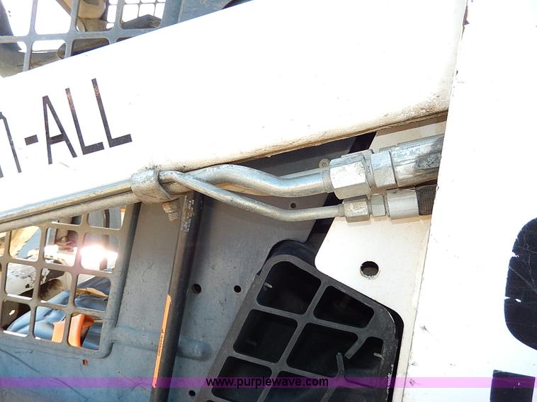 image for item H1251 2005 Bobcat S130 skid steer