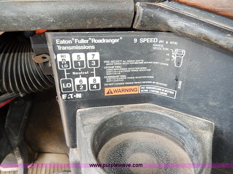 image for item H1258 1990 Freightliner FLD semi truck