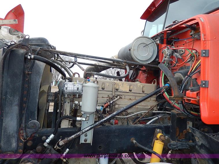 image for item H1258 1990 Freightliner FLD semi truck