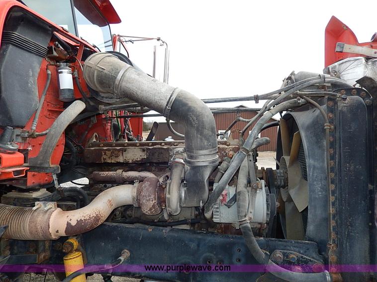 image for item H1258 1990 Freightliner FLD semi truck