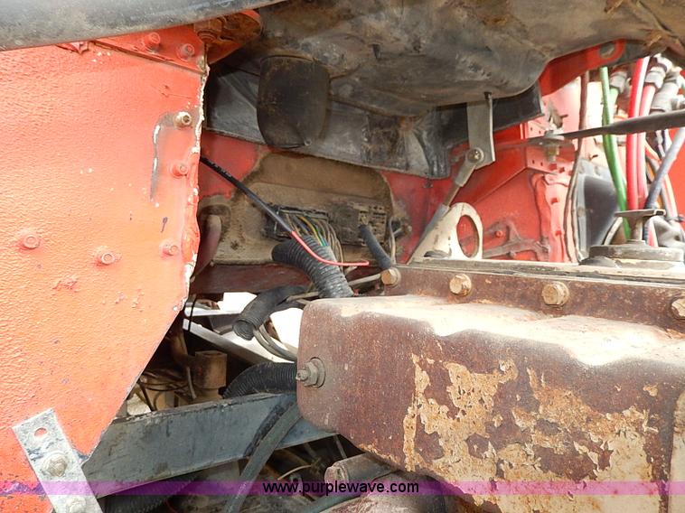 image for item H1258 1990 Freightliner FLD semi truck