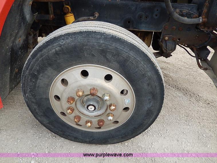 image for item H1258 1990 Freightliner FLD semi truck