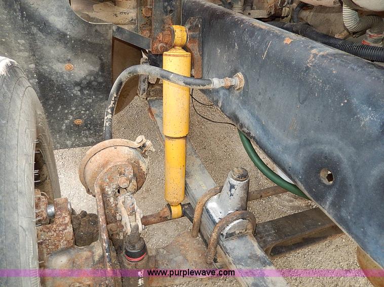 image for item H1258 1990 Freightliner FLD semi truck