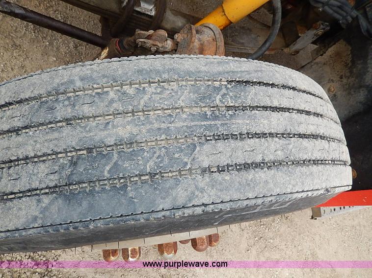 image for item H1258 1990 Freightliner FLD semi truck