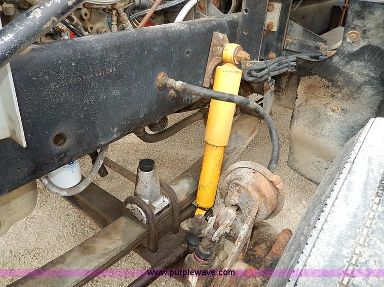 image for item H1258 1990 Freightliner FLD semi truck