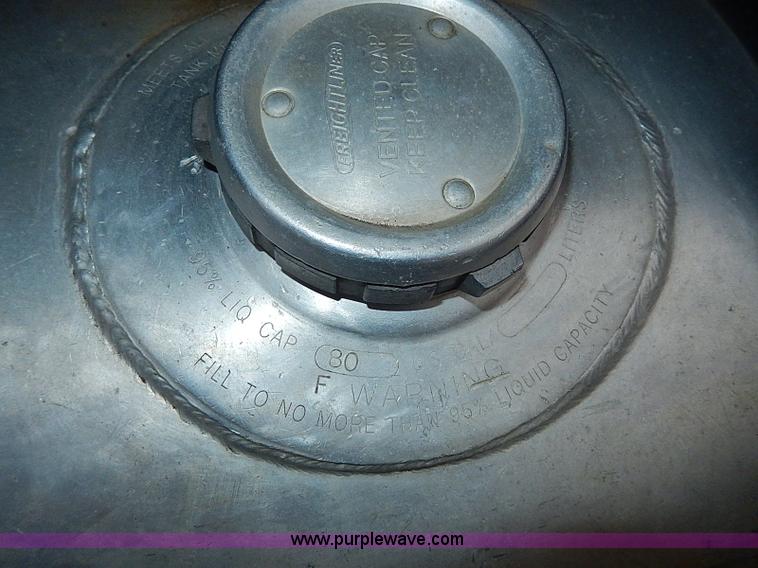 image for item H1258 1990 Freightliner FLD semi truck