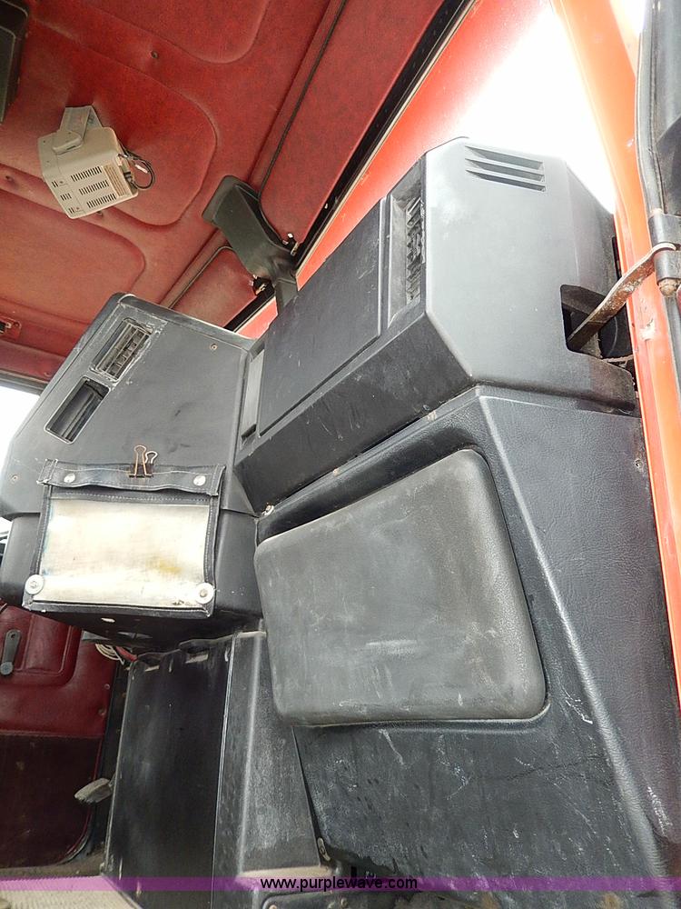 image for item H1258 1990 Freightliner FLD semi truck