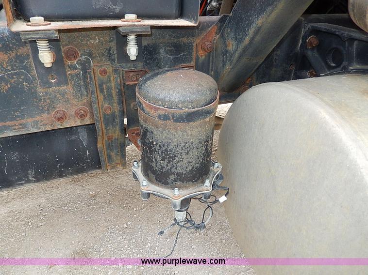 image for item H1258 1990 Freightliner FLD semi truck