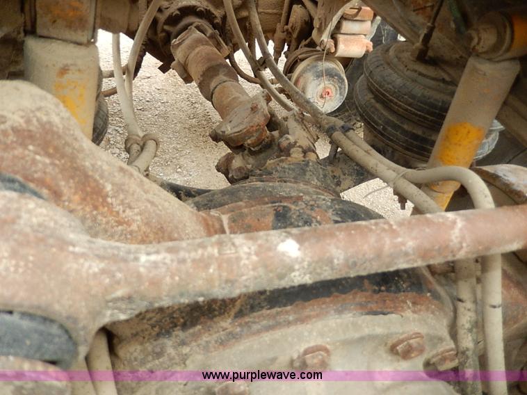 image for item H1258 1990 Freightliner FLD semi truck