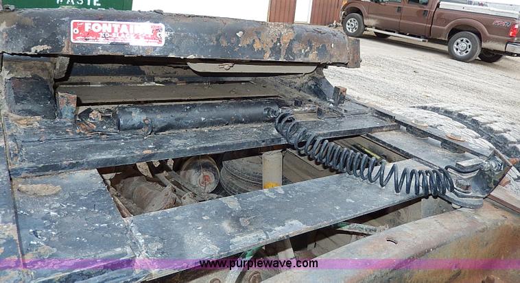 image for item H1258 1990 Freightliner FLD semi truck