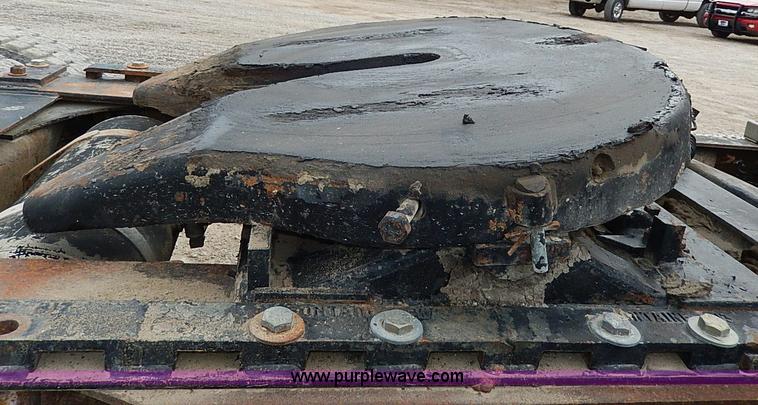 image for item H1258 1990 Freightliner FLD semi truck