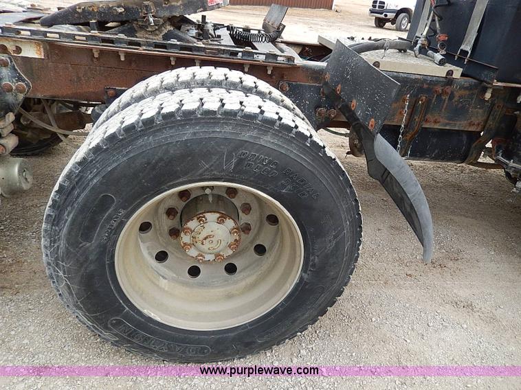 image for item H1258 1990 Freightliner FLD semi truck