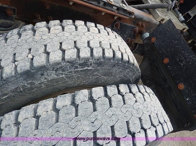 image for item H1258 1990 Freightliner FLD semi truck