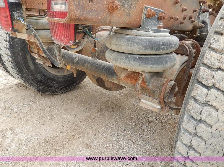 image for item H1258 1990 Freightliner FLD semi truck