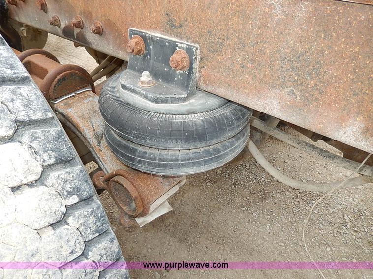 image for item H1258 1990 Freightliner FLD semi truck