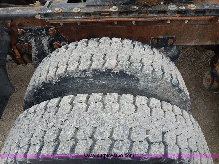 image for item H1258 1990 Freightliner FLD semi truck