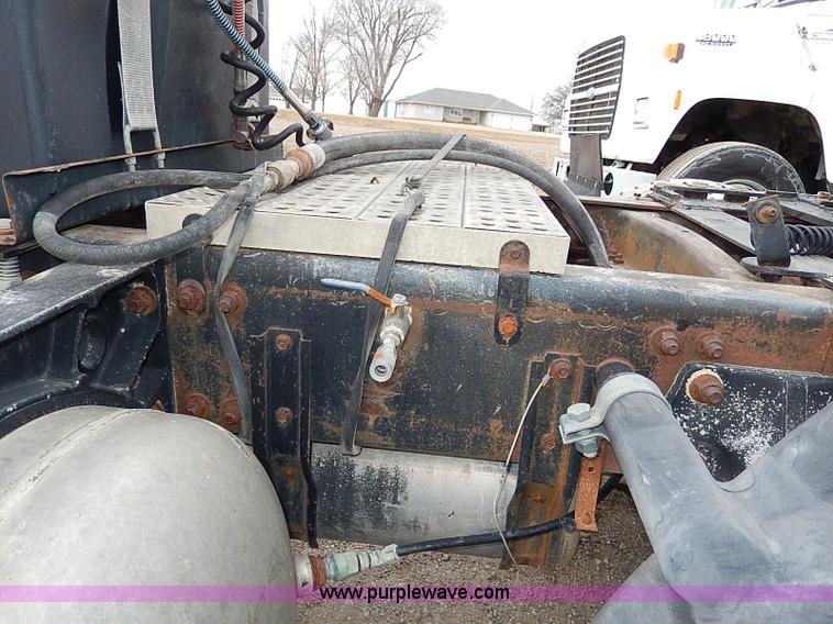 image for item H1258 1990 Freightliner FLD semi truck