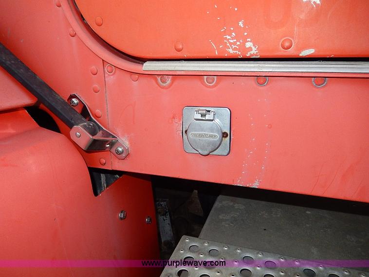 image for item H1258 1990 Freightliner FLD semi truck